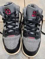 Buty Nike Jordan r.35,5