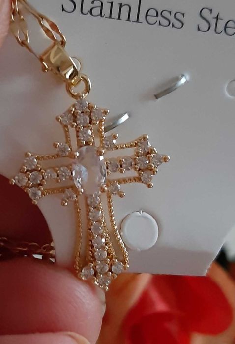 Naszyjnik zloty krzyżyk z cyrkoniami na łańcuszku nowy
