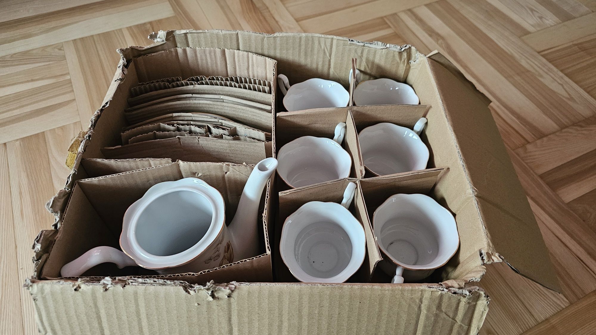 Porcelanowy serwis do kawy Chodzież