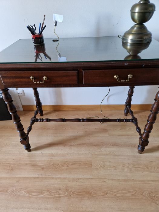 Secretária madeira. Antiga.