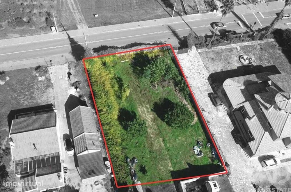 Terreno em Salvaterra de Magos e Foros de Salvaterra de 180,00 m2