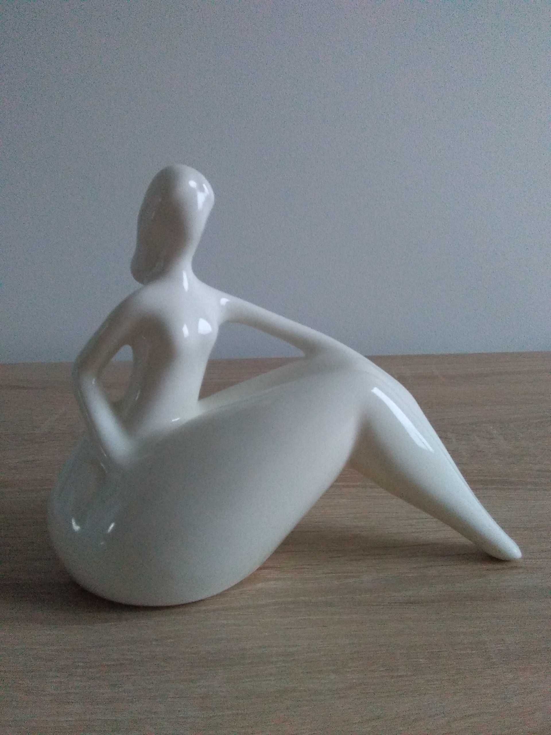 Ceramiczna figurka kobiety