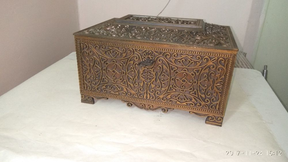 Ларец антикварный с ключом