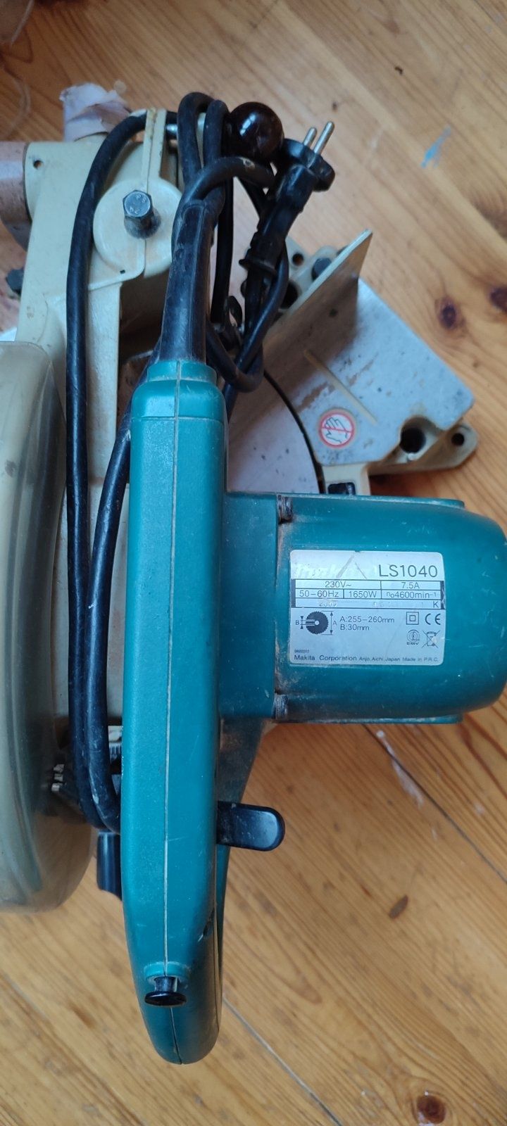 Торцовочная пила Makita LS1040