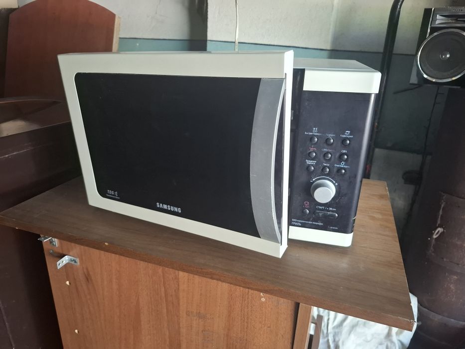 Микроволновка рабочая, нужно чинить дверь