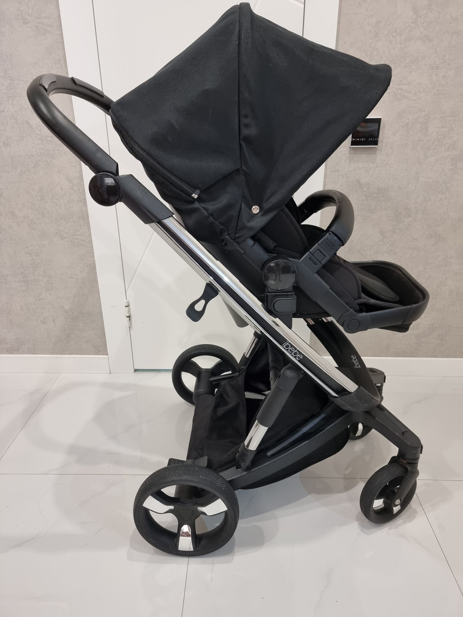 Продам чорну коляску Ibebe 2 в 1 Лише самовивіз