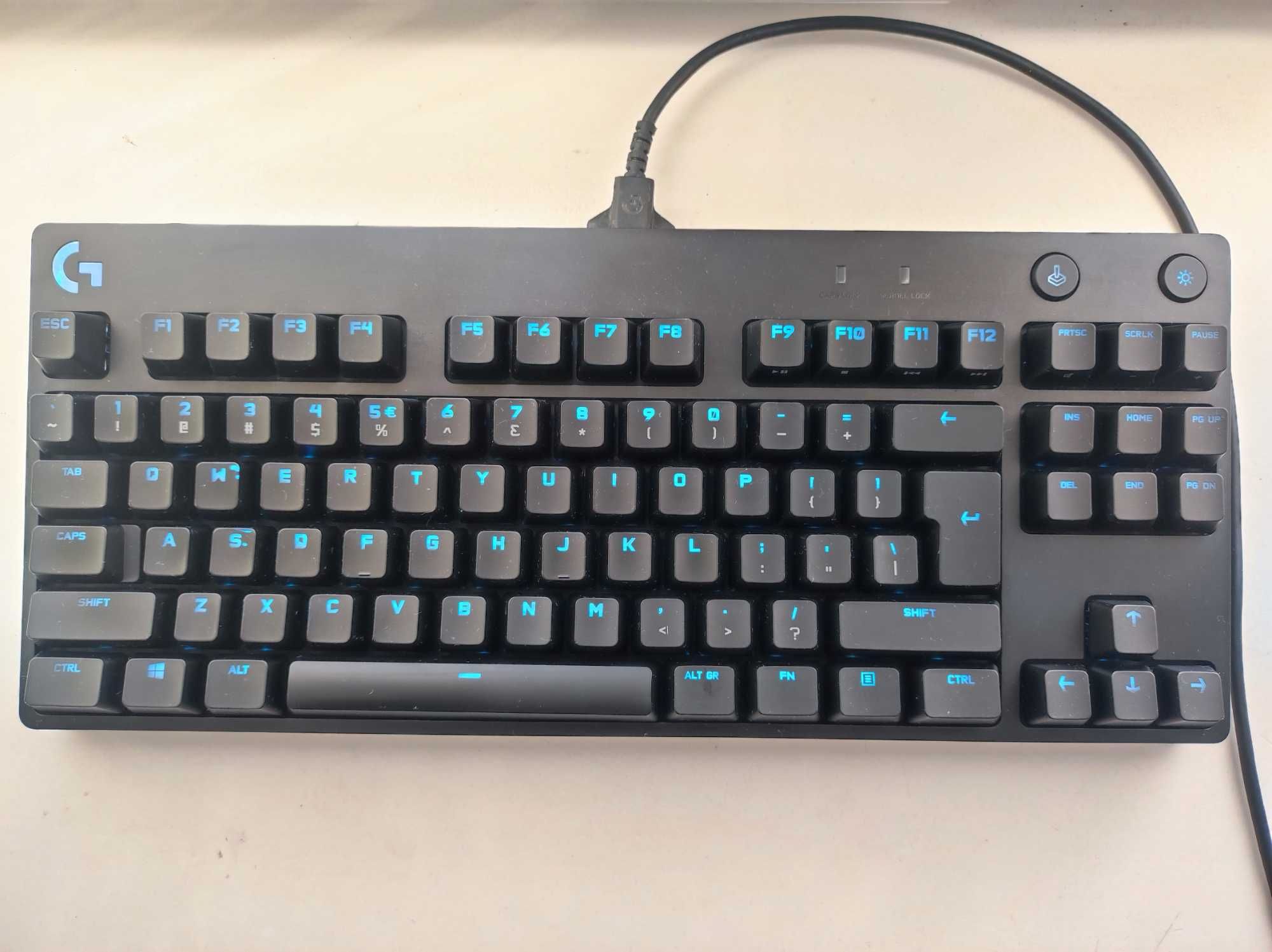 Sprzedam klawiaturę gamingową Logitech G PRO YU0039