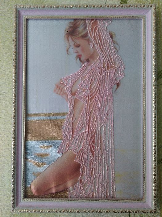 Картина вышитая чешским бисером "Девушка в пеньюаре"