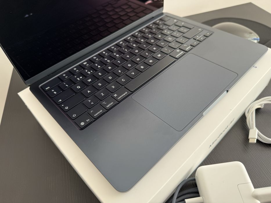 Macbook Air M4 16/256GB + Apple Magic Mouse