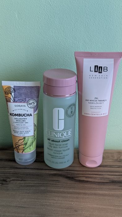 Sprzedam zestaw kosmetyków do pielęgnacji twarzy