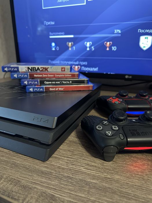 Play Station 4 PRO 1Tb в унікальному дизайні від першого власника