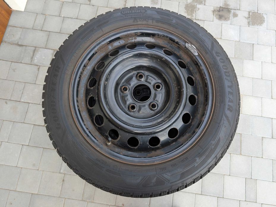 Opony zimowe Goodyear 205/55r16 2024r z felgami 5x114.3 TPMS Toyota
