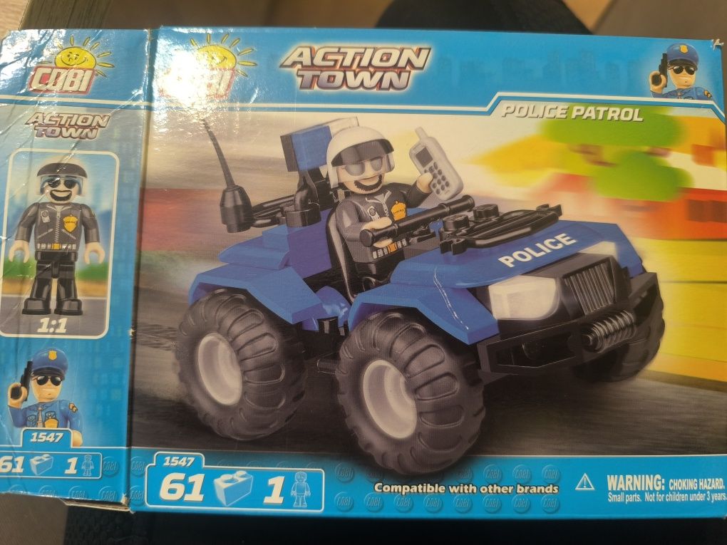 Cobi action town 1547