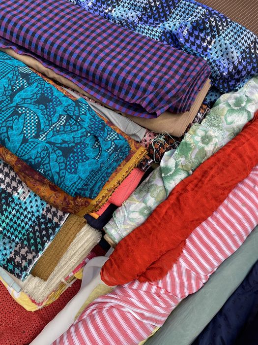Tecidos estampados e lisos