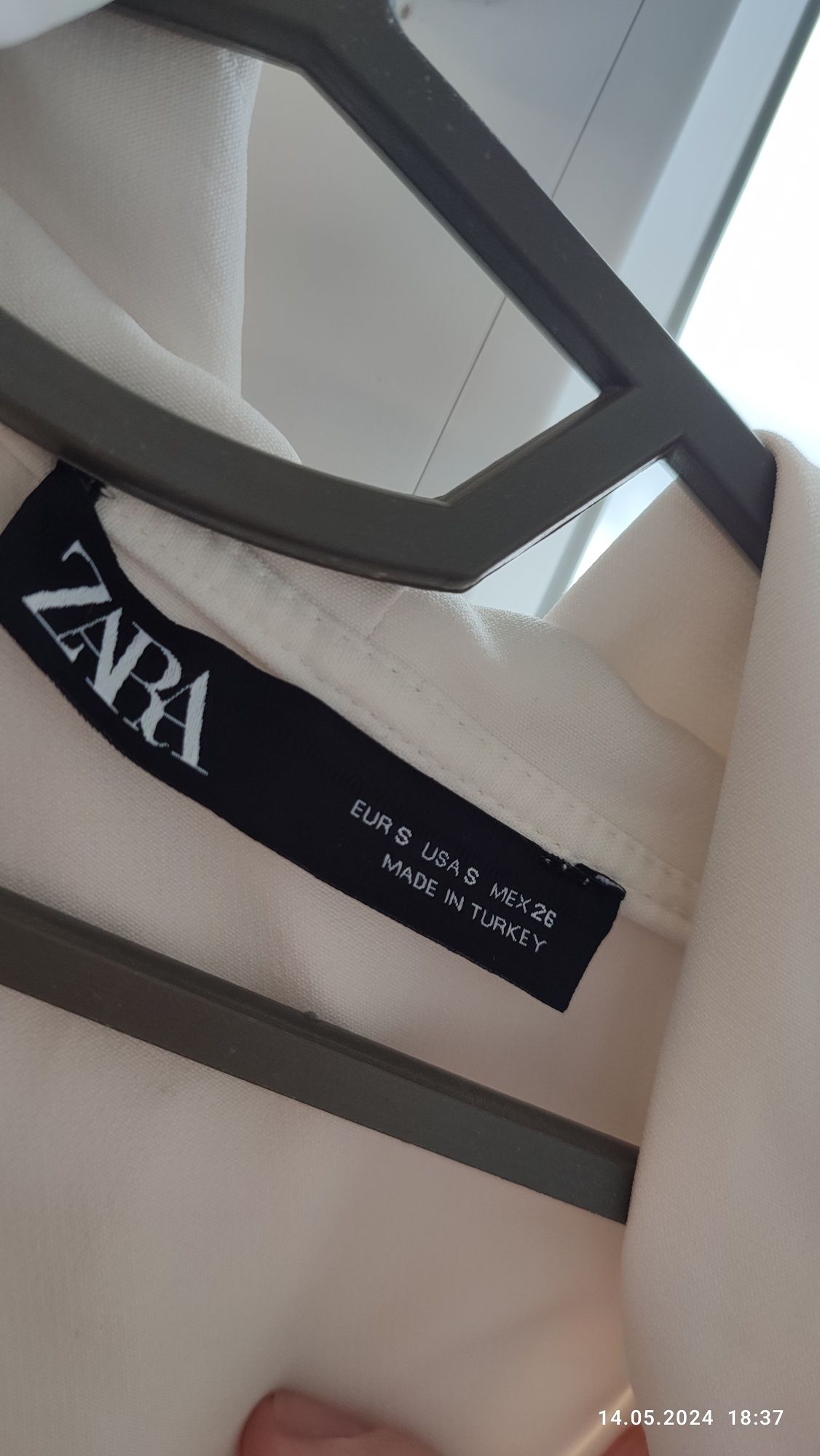 Кофта спортивная Zara.