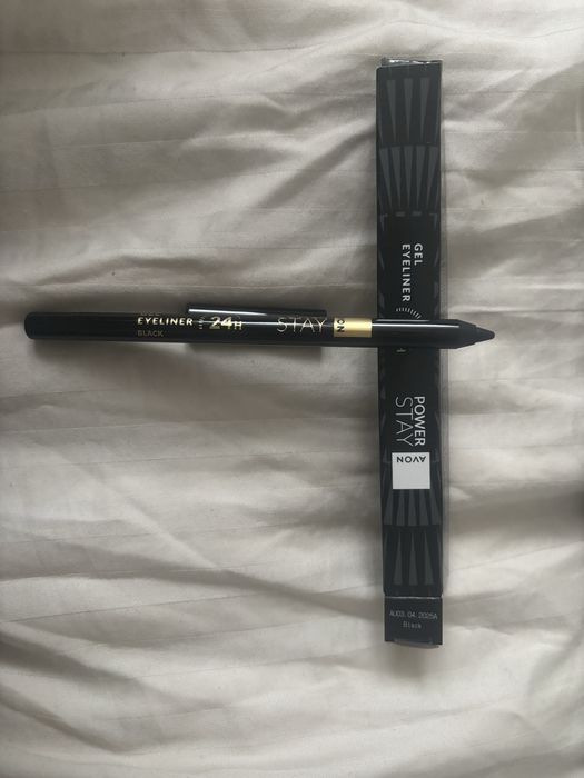 Zelowa kredka do oczu Black Avon