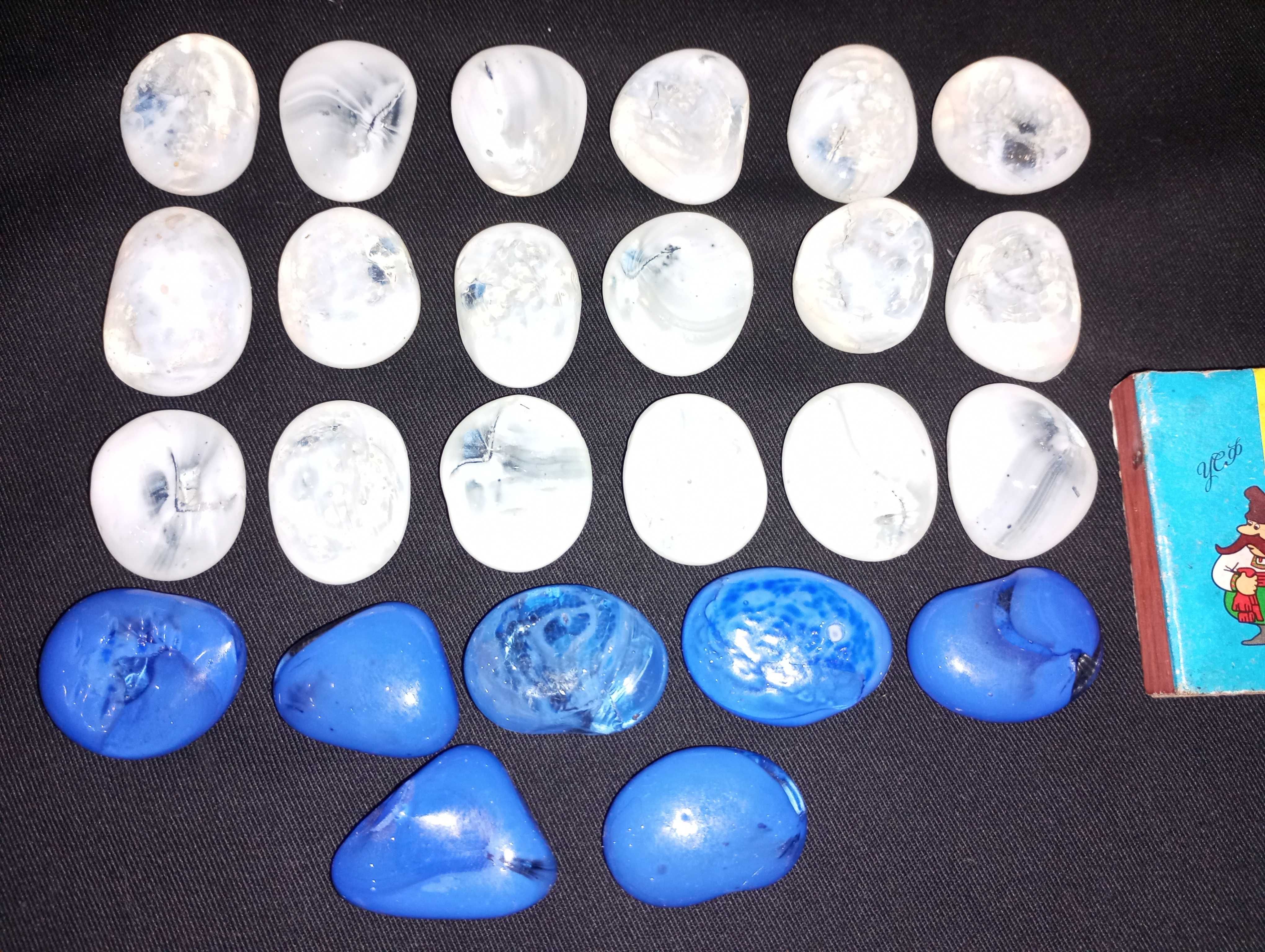 Камушки декоративные стеклянные синие и белые 25 шт поделок декора