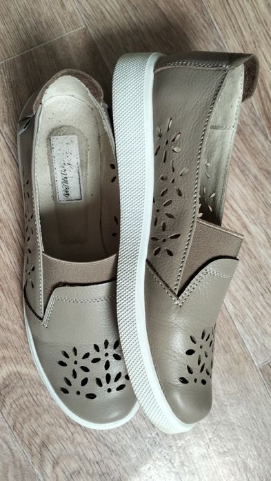 Продам макасины кожаные