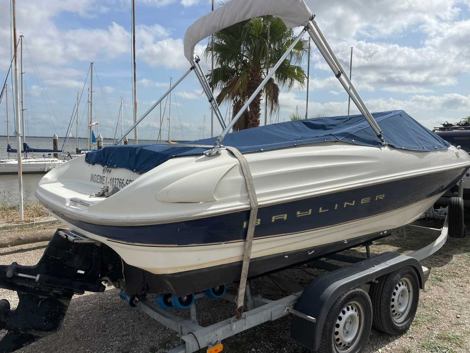 Oportunidade! Bayliner impecável pronto pra navegar!