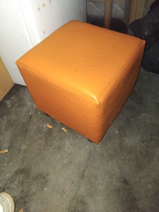 2 pufs em bom estado