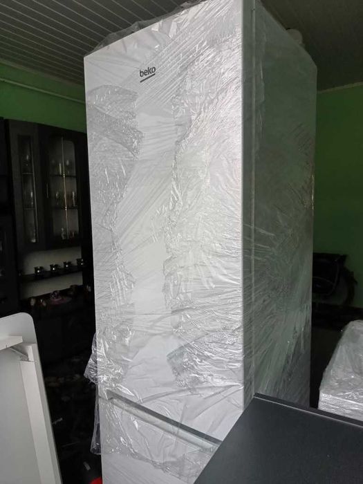 Lodówka Beko RCNA305K20W z zamrażalnikiem dolnym NoFrost Biała