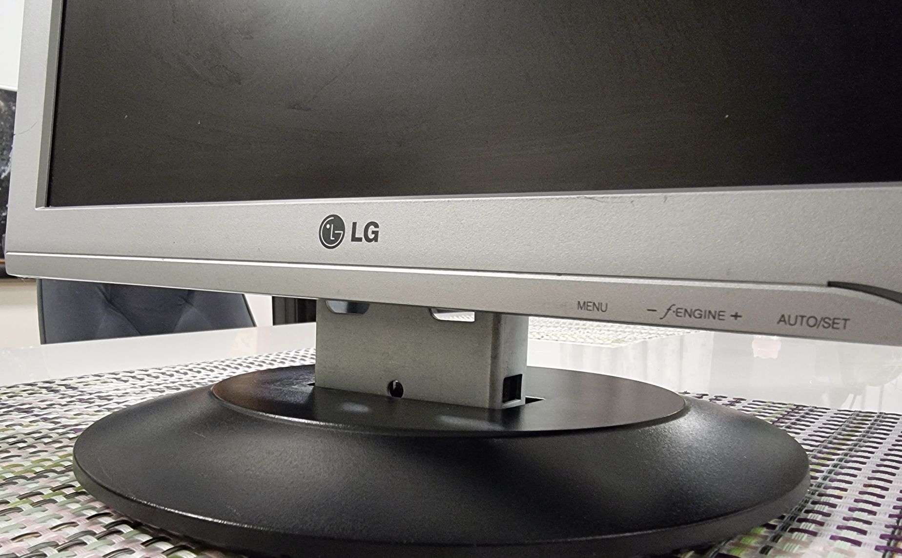 LG Flatron L1732S в идеальном состоянии.