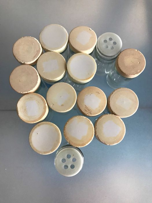 Frascos para especiarias + suportes em metal (oferta)