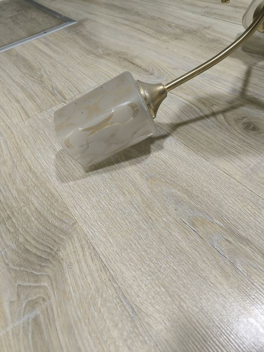 Продам люстри в хорошому стані