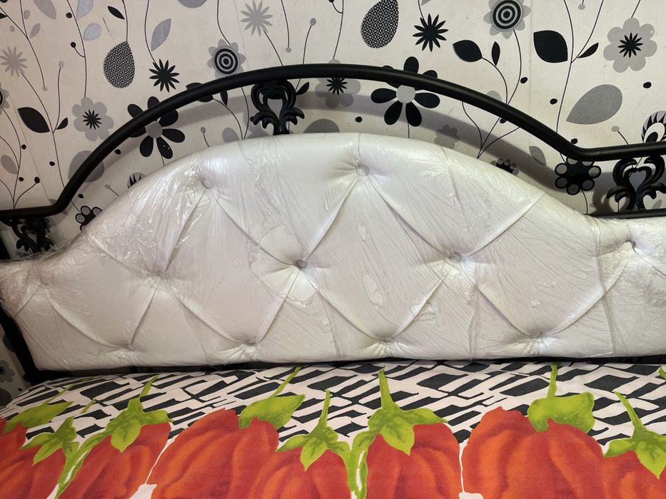 Кровать с матрасом