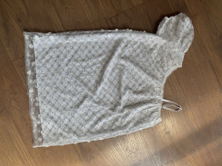 Reserved piękna sukienka wyjściowa biała 146cm