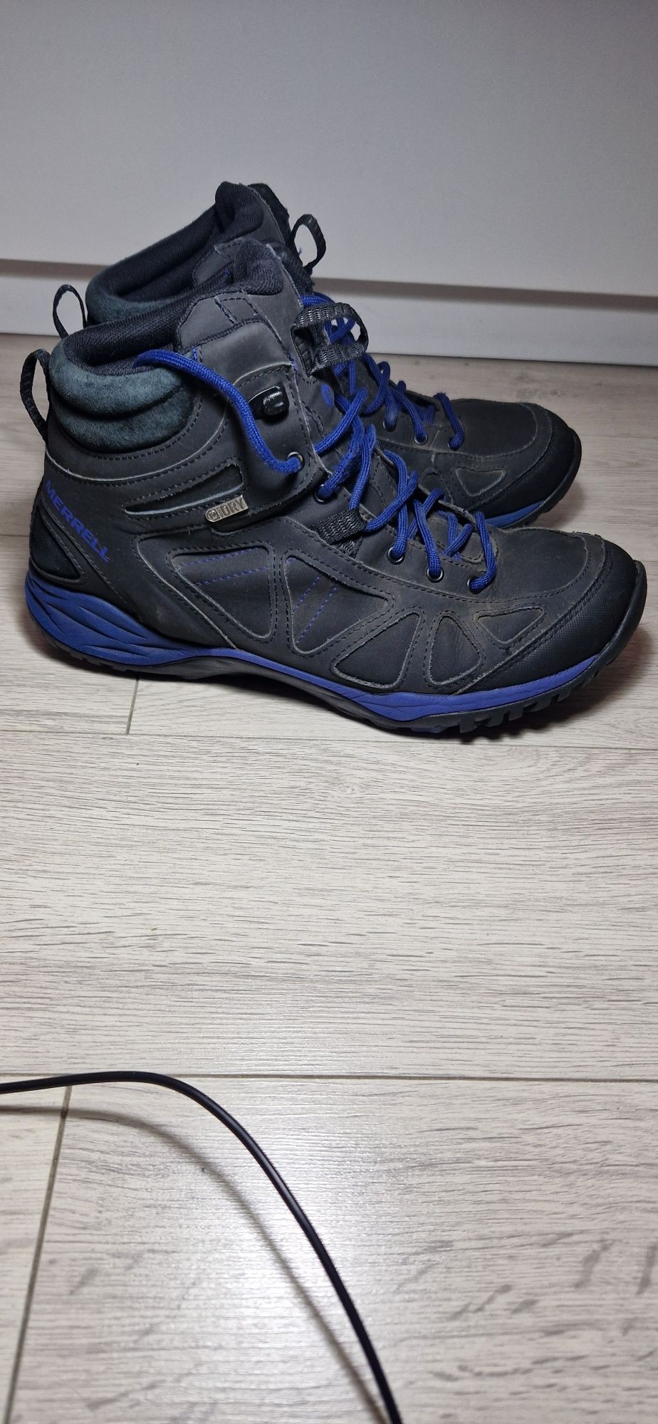 Merrell  42.           .