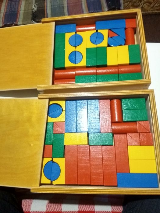 Іграшки.         .