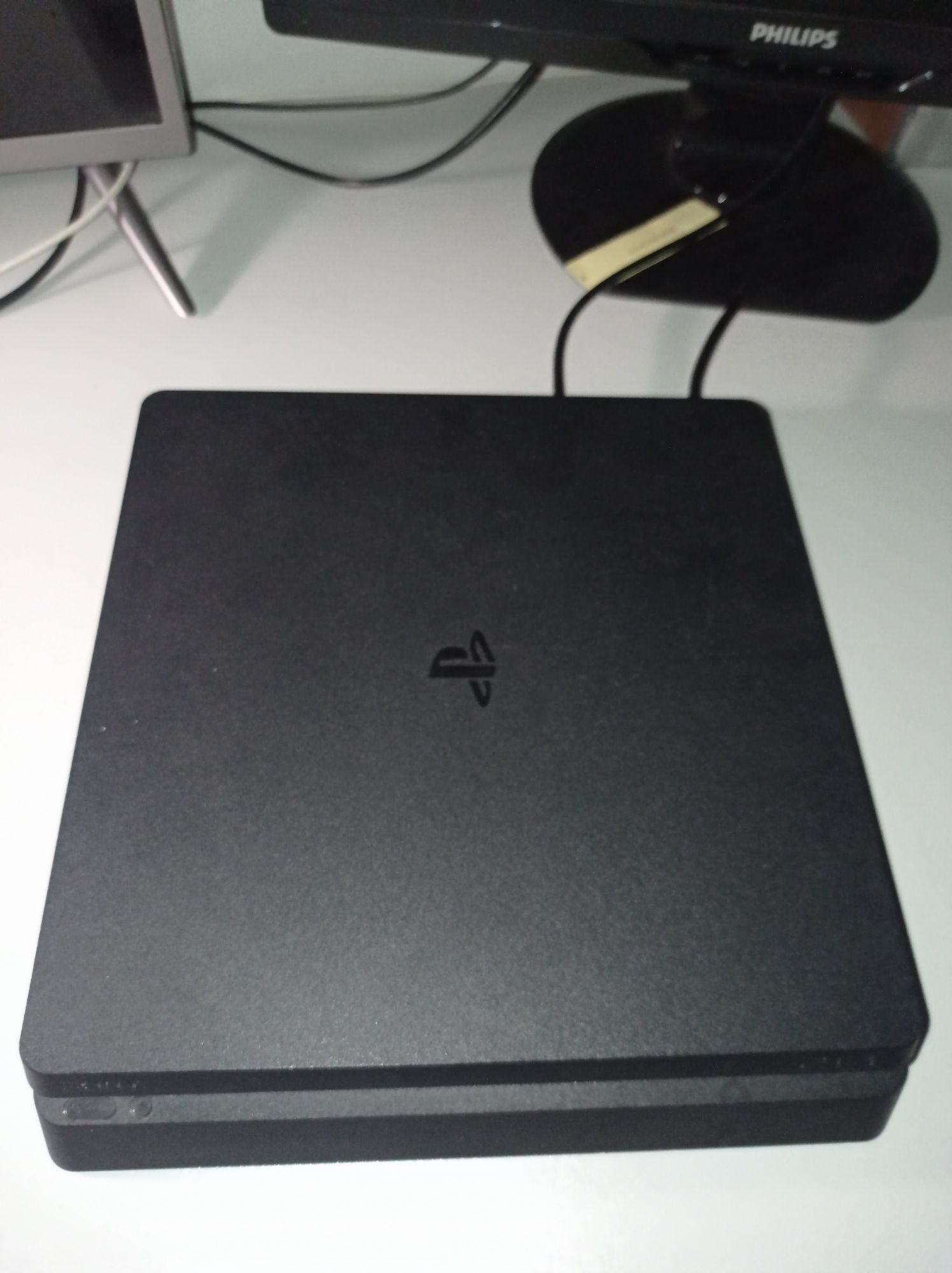 ОПИСАНИЕ! Playstation 4 slim 825gb