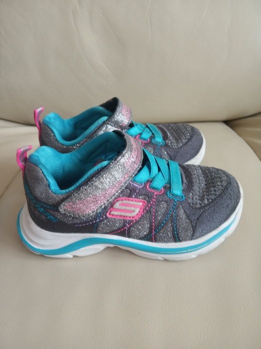 Sportowe buty dziewczęce SKECHERS Rozmiar 23