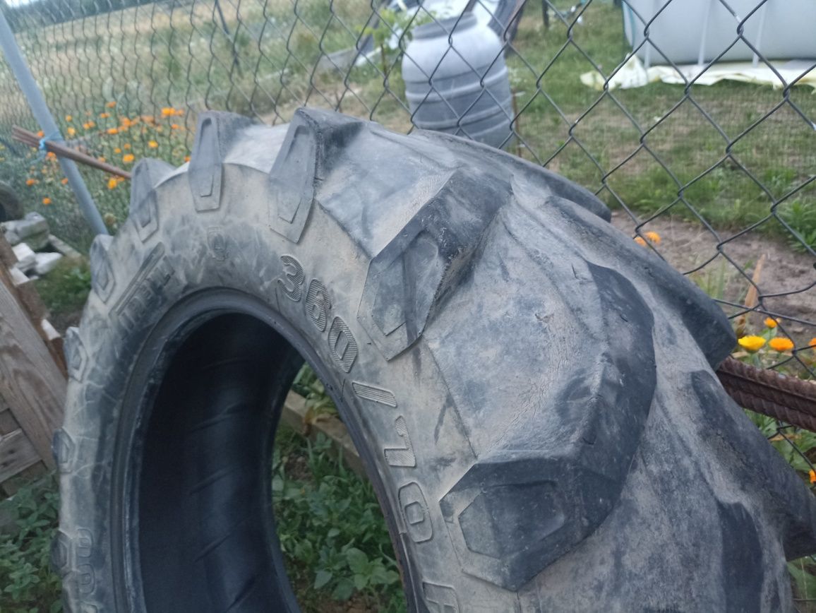Opony 360/70/R24