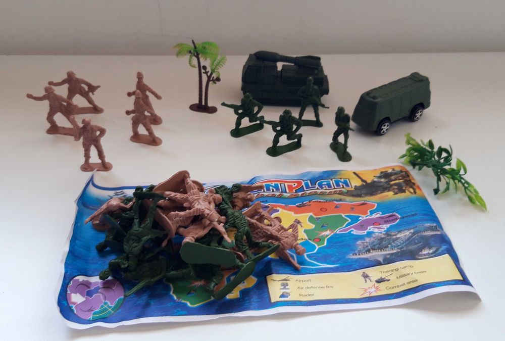 Brinquedo Vintage, soldados plásticos - Artigo NOVO e selado.