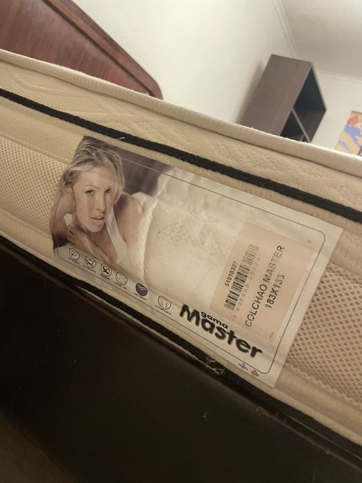 Cama madeira maçica +colchaão muito bom