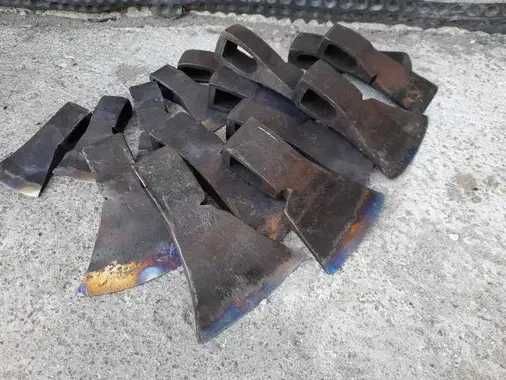 Regeneracja siekier i narzędzi: przekuwanie + hartowanie + osadzanie