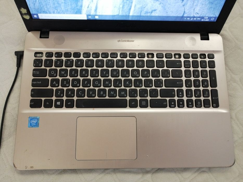 Бюджетный ноутбук Asus R541n