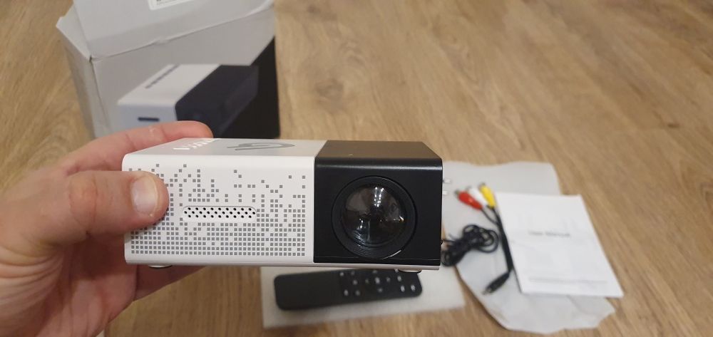 Міні проектор GTEQY YK10