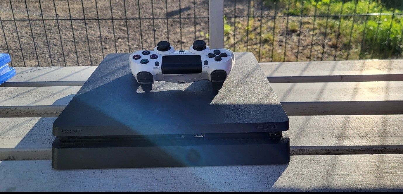 Sony playstation 4 slim 1TB