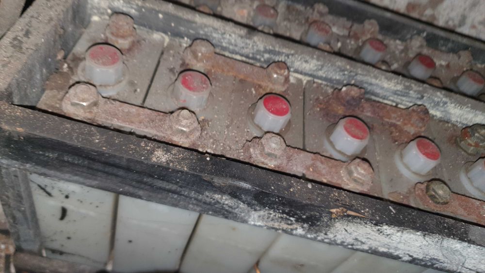 Akumulatory zasadowe duże, baterie akumulatorów, trakcyjne napięcie12V