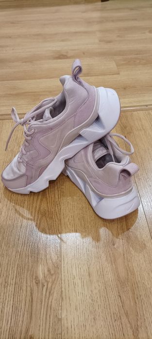 Оригінальні кросівки NIKE Ryz 365.