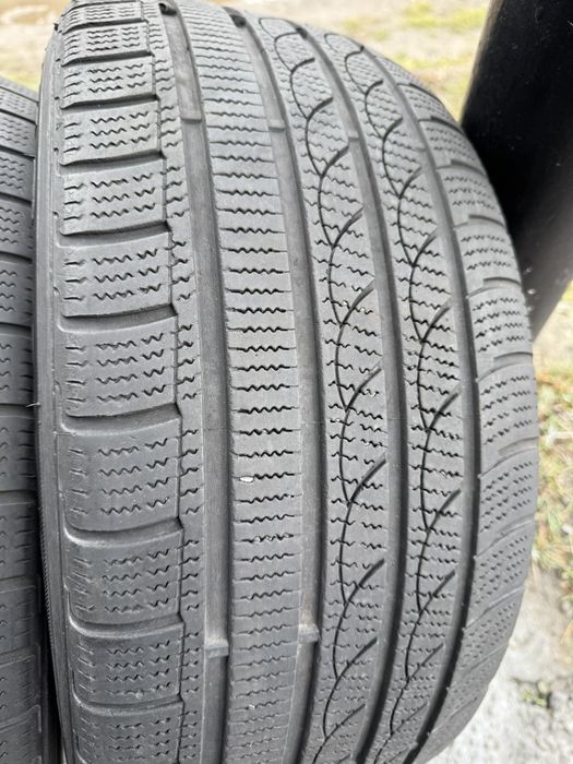 Зимові шини Tracmax 235/45 R17