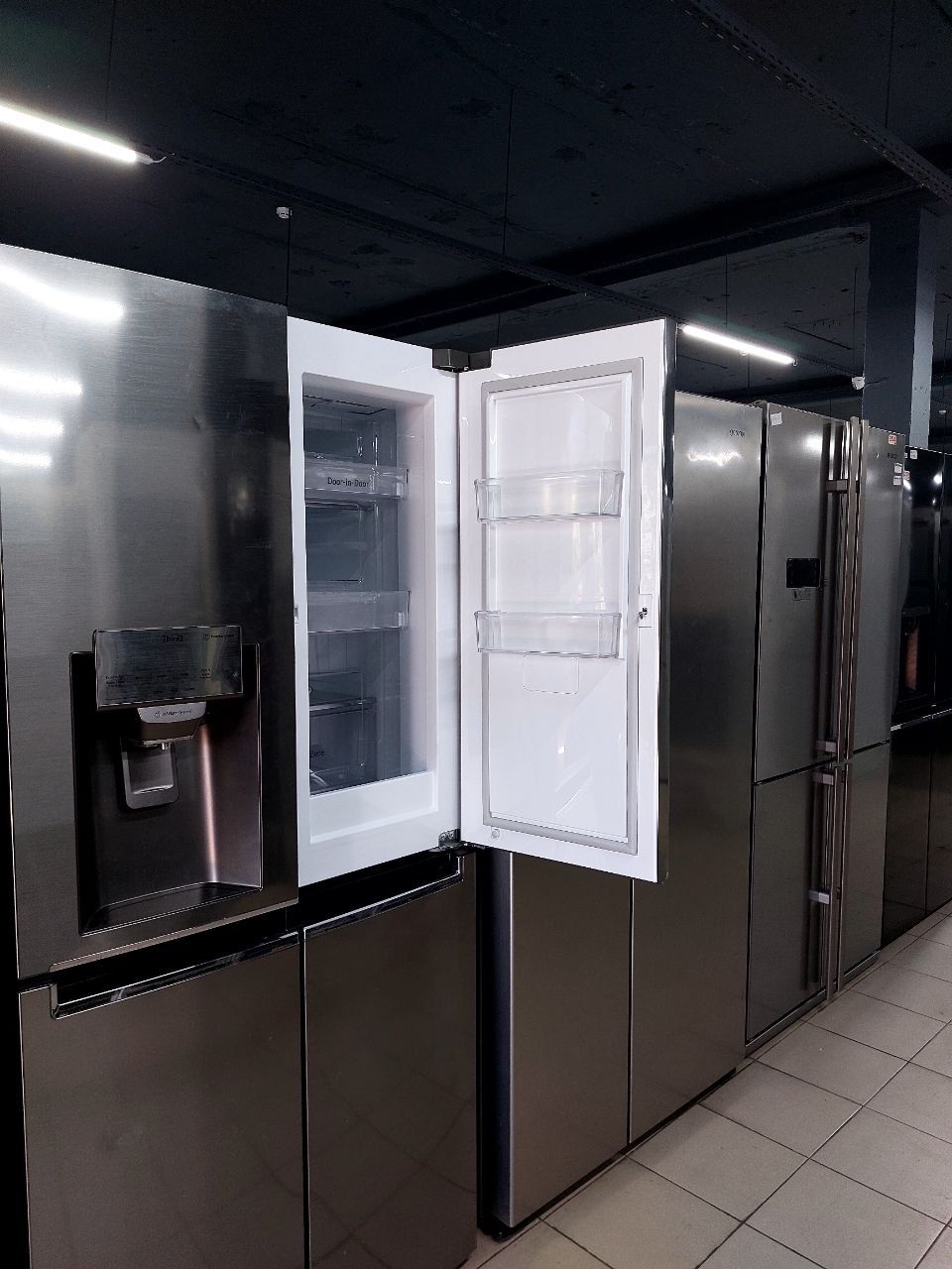 Холодильник Whirlpool WSG5588 Side-by-Side білого кольору.No Forst