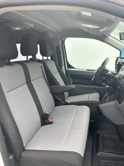 Wypożyczalnia samochodów transport wynajem busa toyota proace long