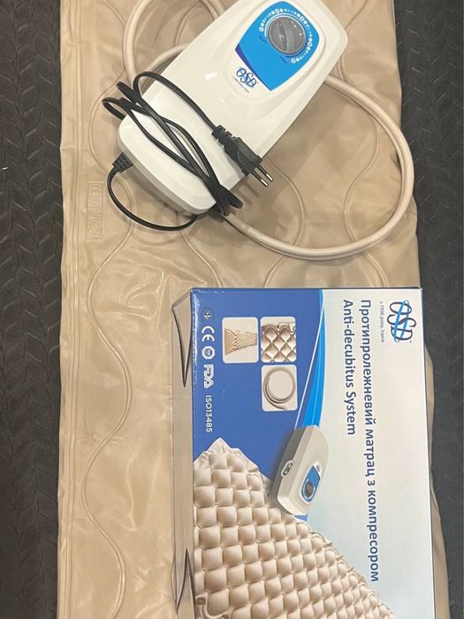 Матрац від пролежнів з компресором