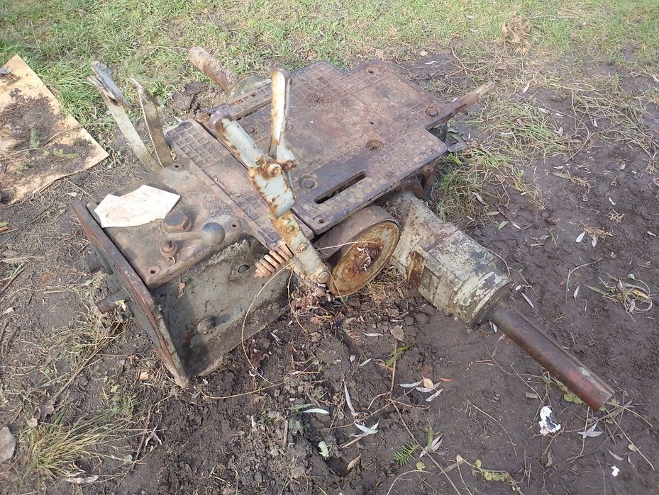 Tylny most ze skrzynią biegów Zetor 25