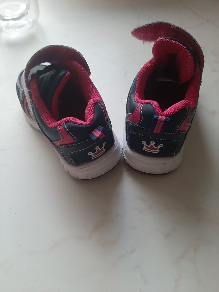 Sanrio hello kitty adidaski 21