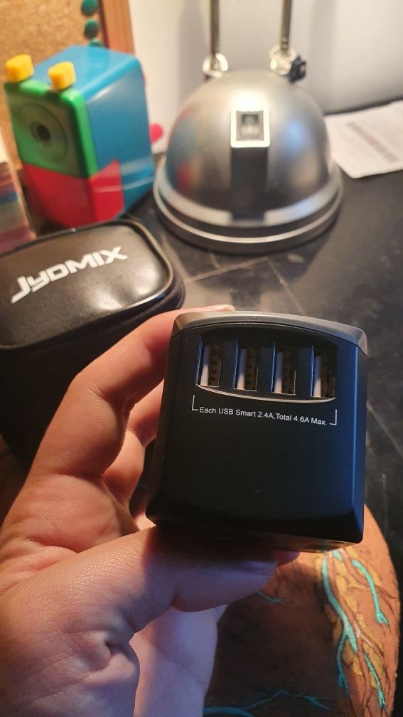 Adaptador de Viagem Jydmix (Corrente UK + USA + EU)